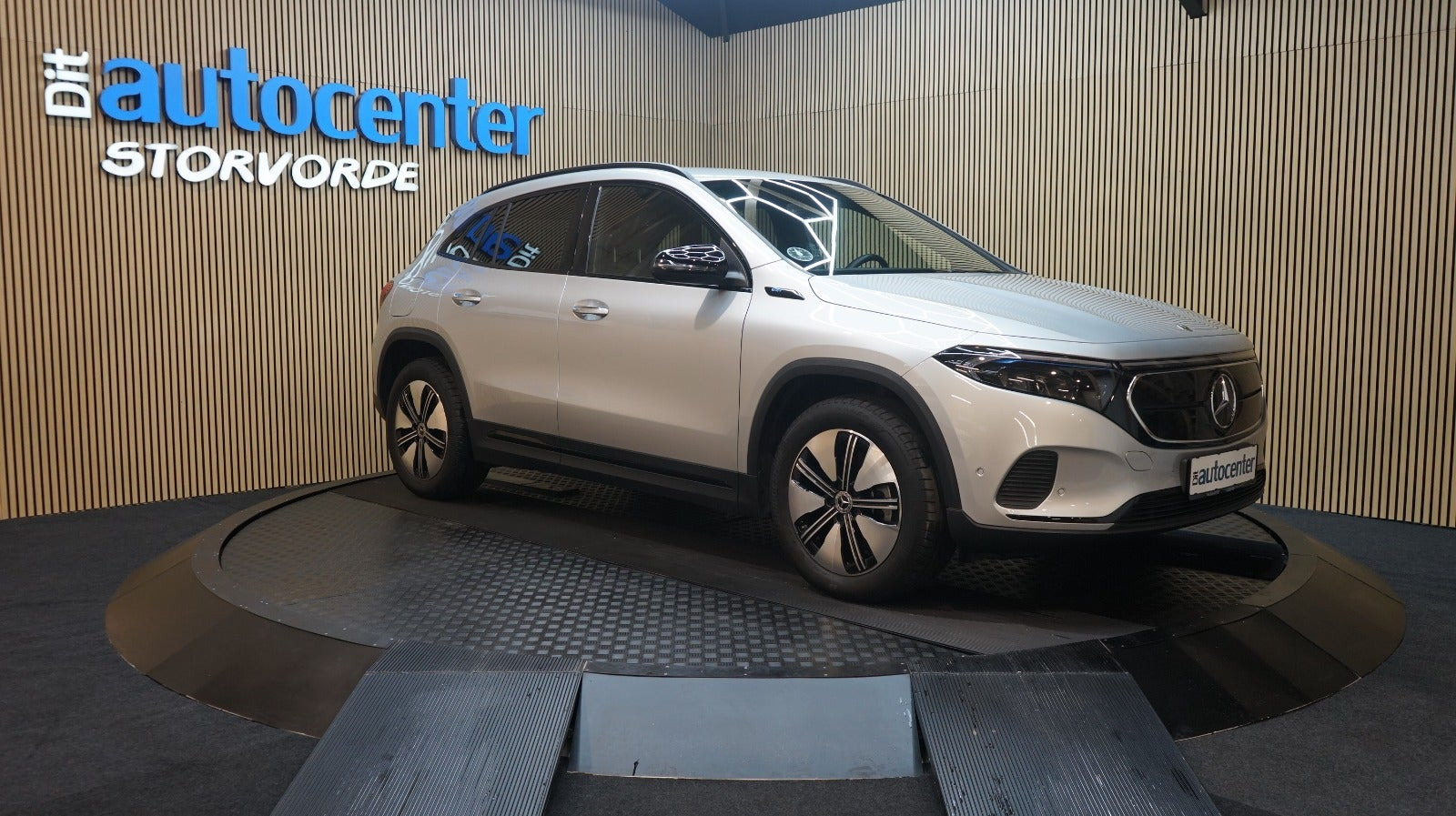 Mercedes EQA250+ Electric Art