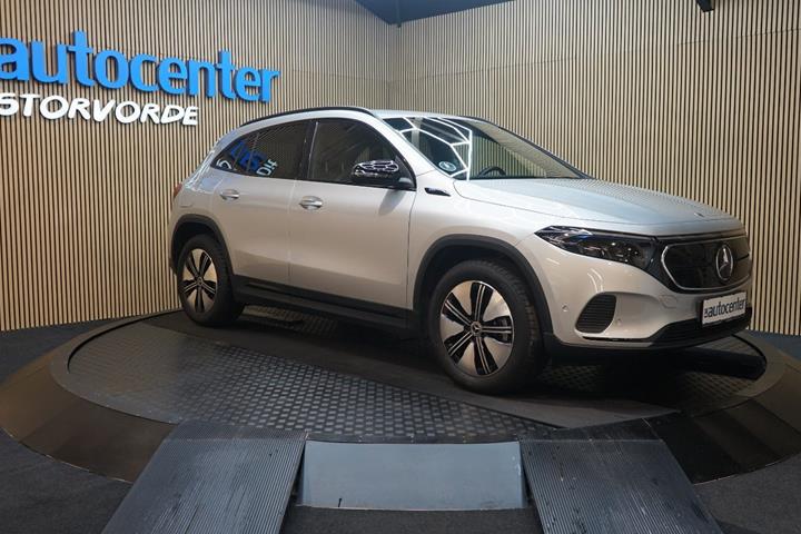 Sølv Mercedes EQA250+ fra 2022