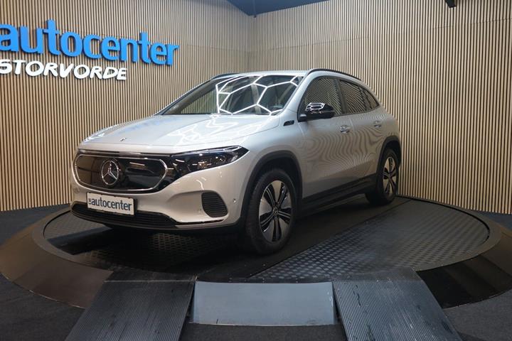 Sølv Mercedes EQA250+ fra 2022