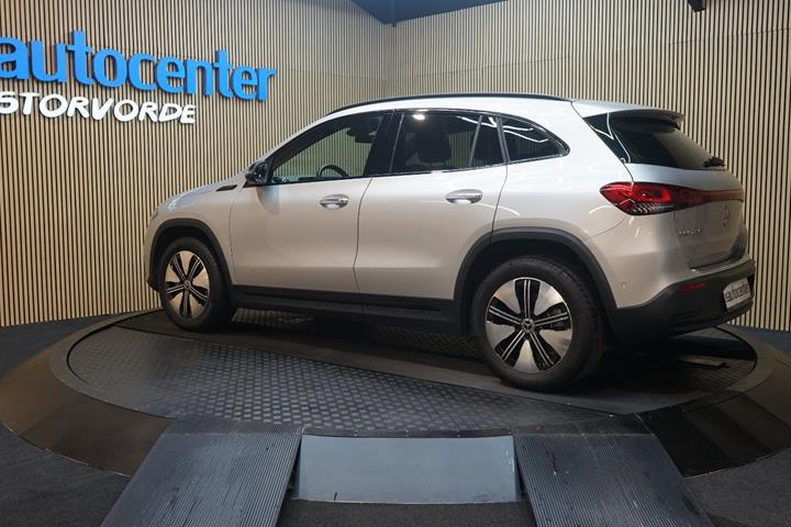 Sølv Mercedes EQA250+ fra 2022