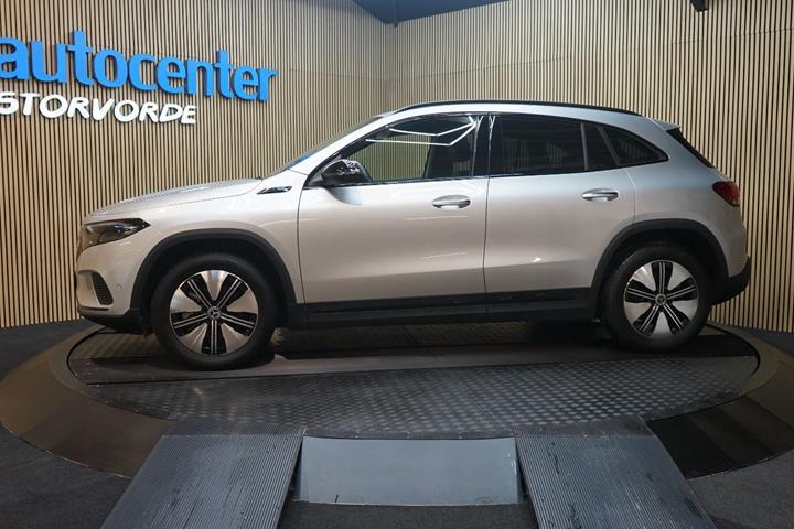 Sølv Mercedes EQA250+ fra 2022