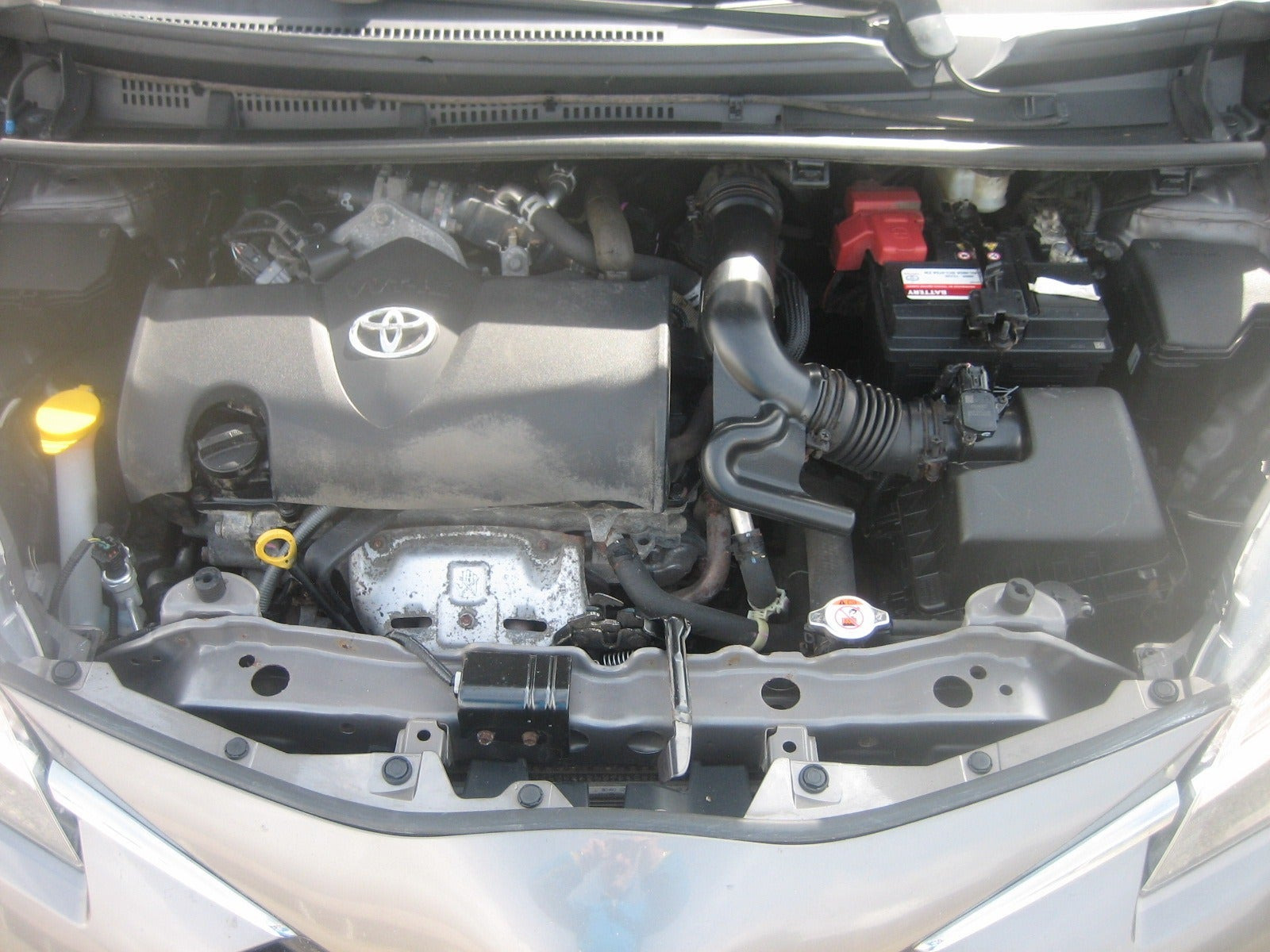Grå Toyota Yaris fra 2017