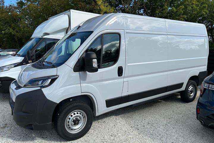 Grå Citroën ë-Jumper 35H fra 2024