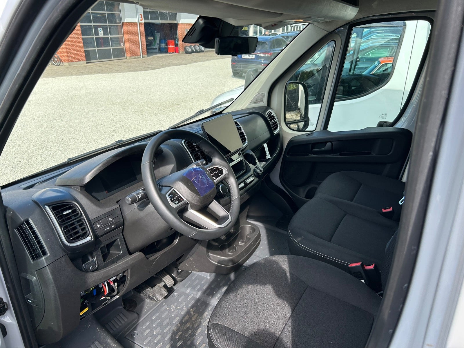 Grå Citroën ë-Jumper 35H fra 2024