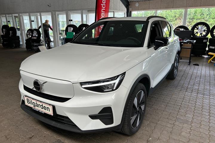 Hvid Volvo EX40 fra 2025