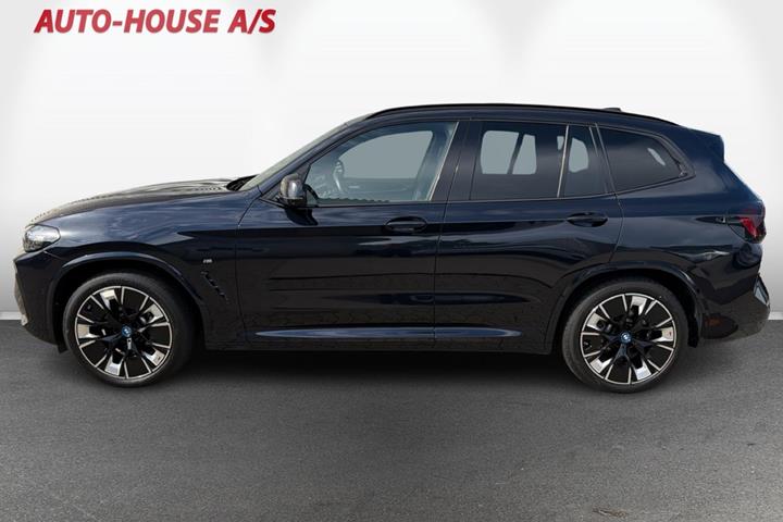 Blå BMW iX3 fra 2022
