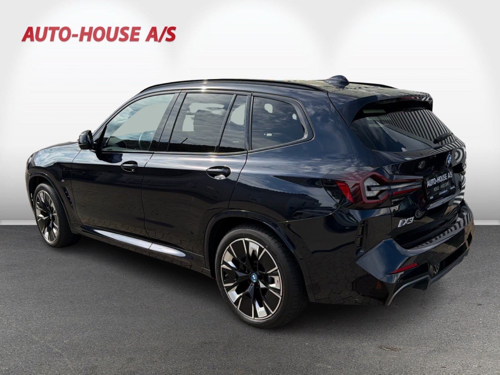 Blå BMW iX3 fra 2022