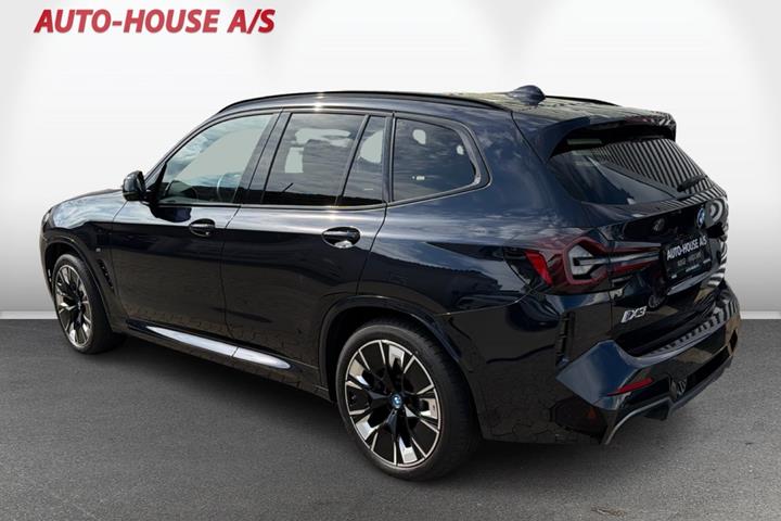 Blå BMW iX3 fra 2022