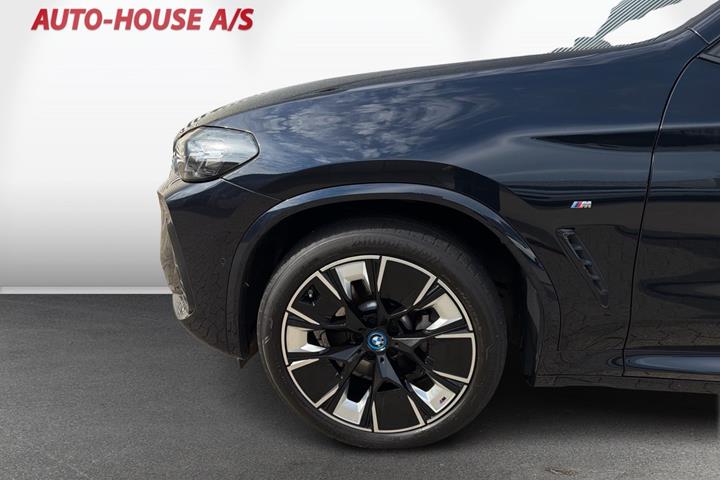Blå BMW iX3 fra 2022
