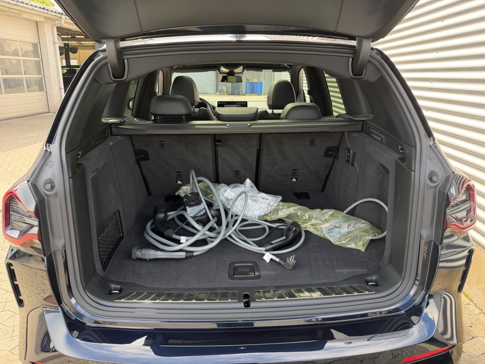 Blå BMW iX3 fra 2022