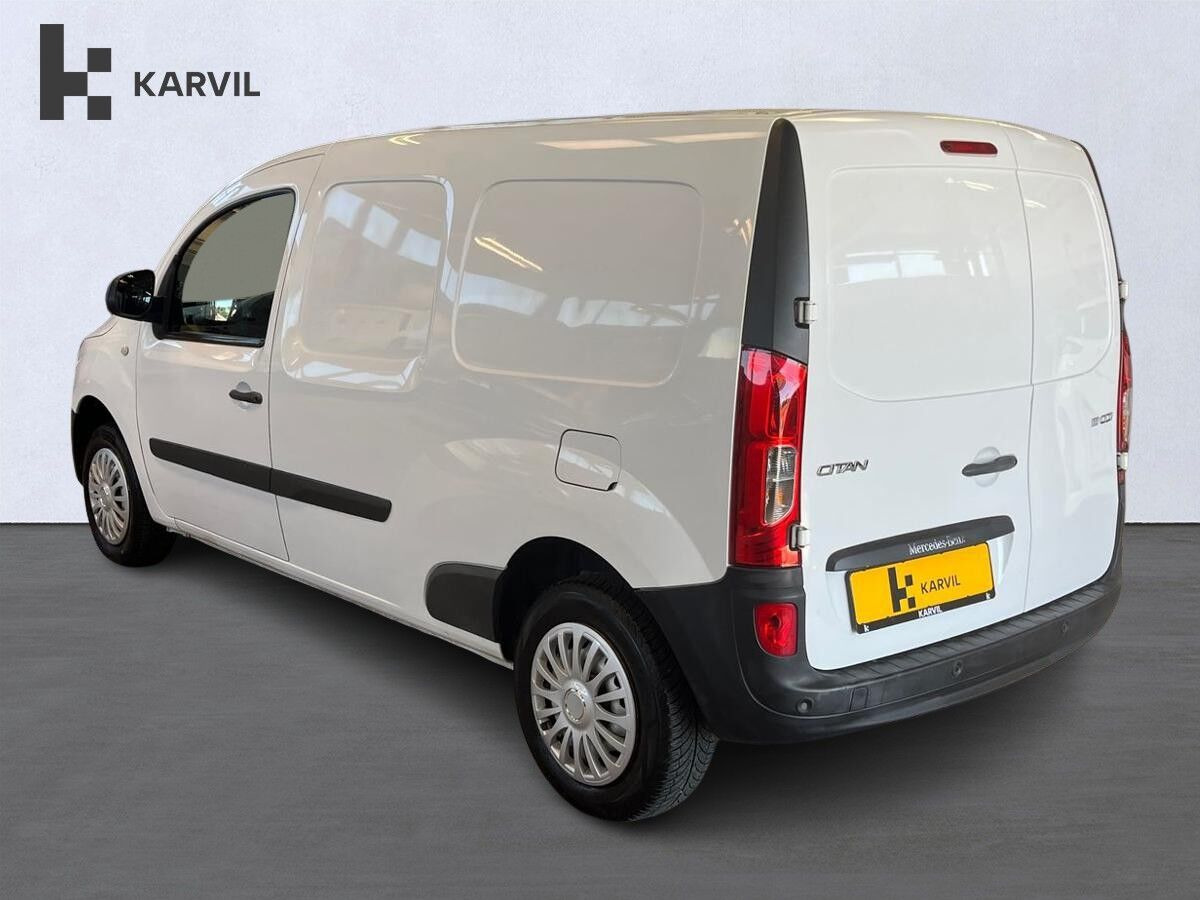 Hvid Mercedes Citan 111 fra 2019 set udefra