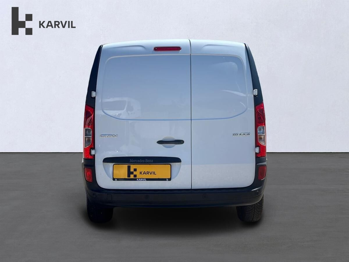 Hvid Mercedes Citan 111 fra 2019 set udefra