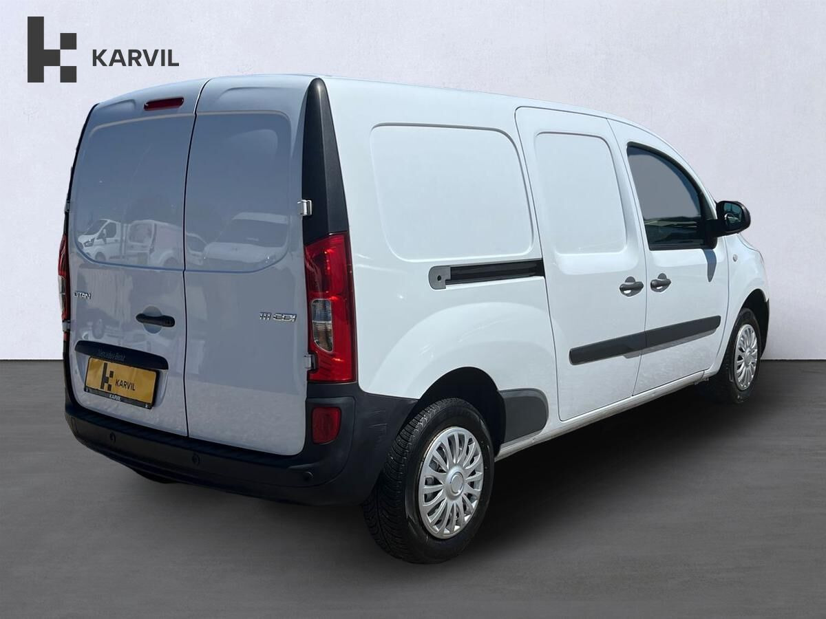 Hvid Mercedes Citan 111 fra 2019 set udefra