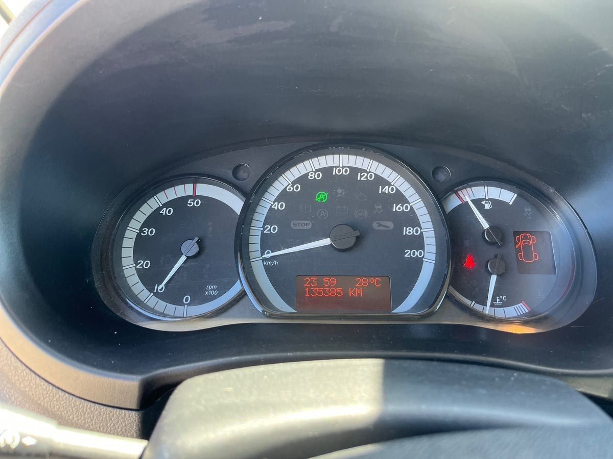 Hvid Mercedes Citan 111 fra 2019 set indefra