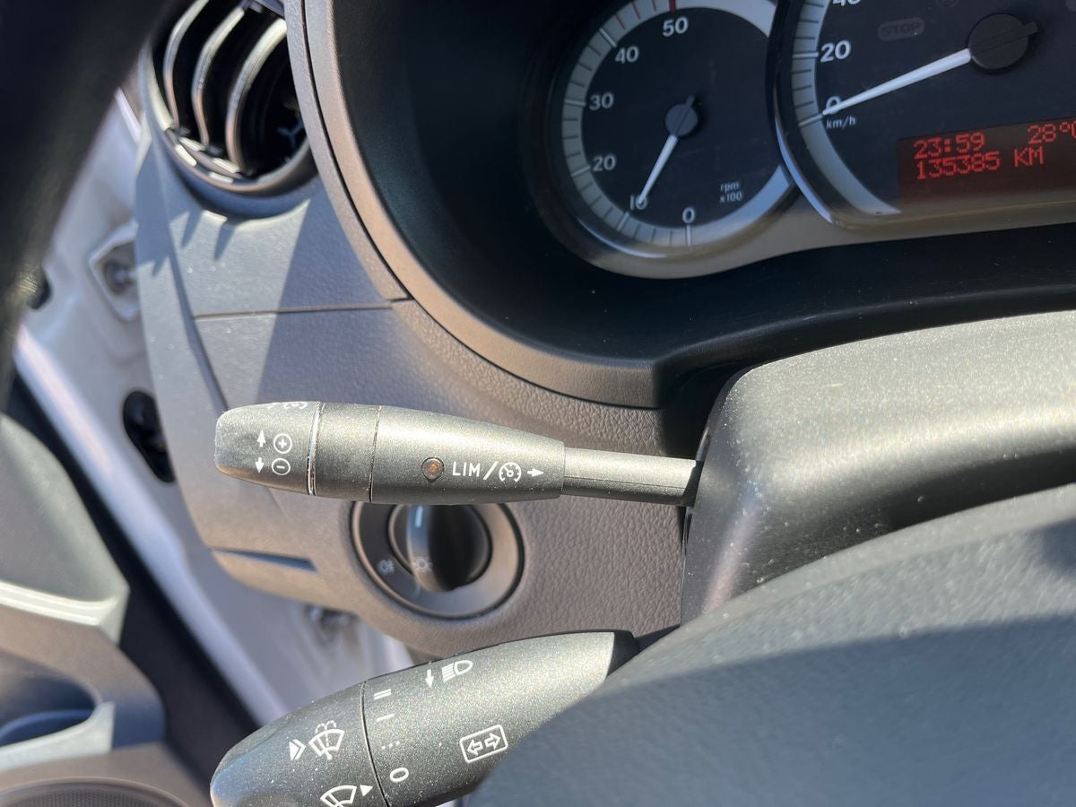 Hvid Mercedes Citan 111 fra 2019 set indefra