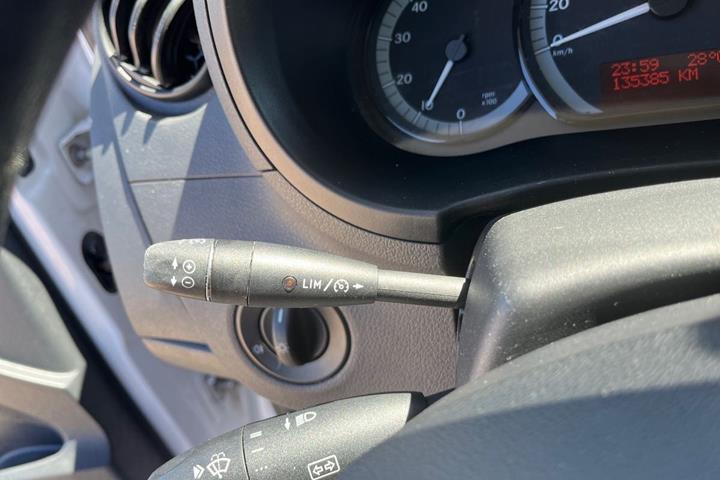 Hvid Mercedes Citan 111 fra 2019 set indefra