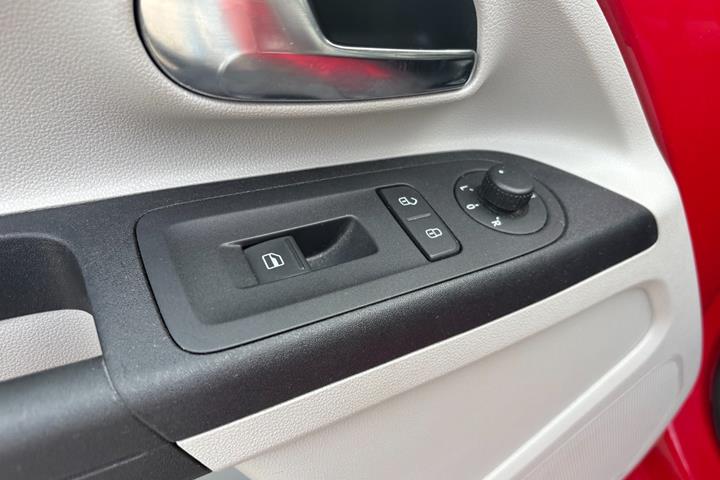 Rød Seat Mii fra 2013