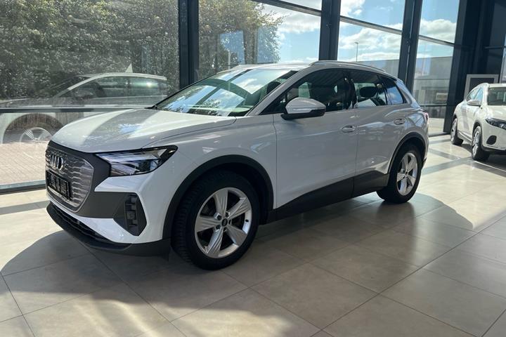 Hvid Audi Q4 fra 2023