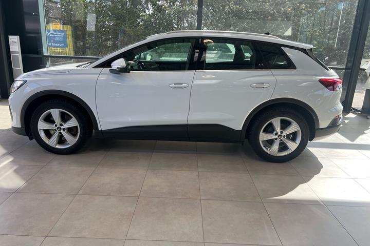Hvid Audi Q4 fra 2023