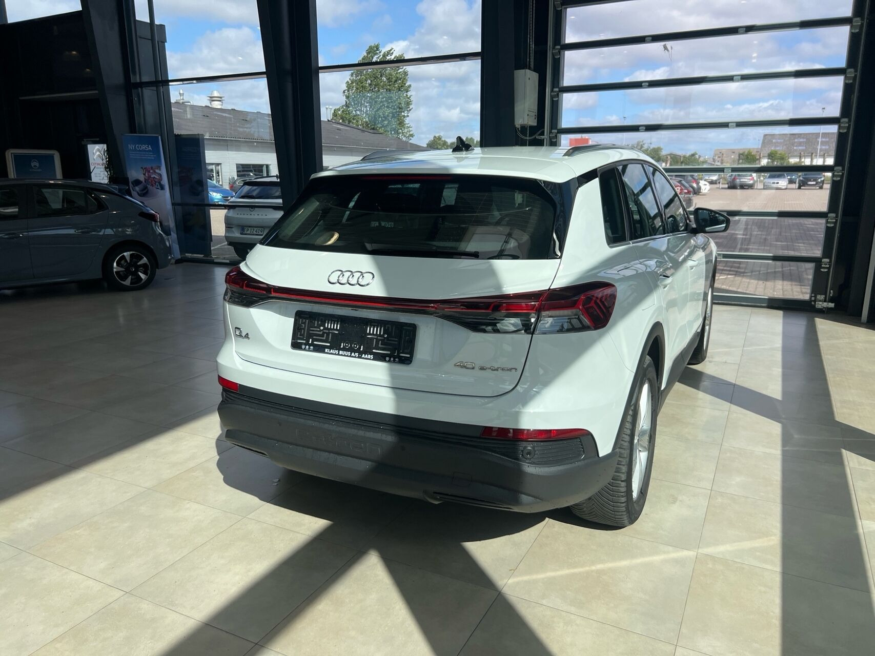 Hvid Audi Q4 fra 2023