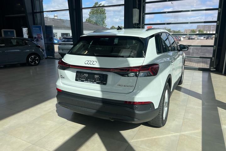Hvid Audi Q4 fra 2023