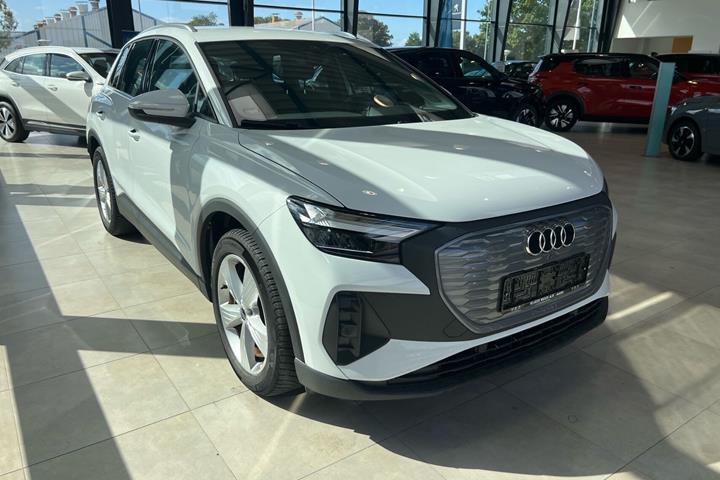Hvid Audi Q4 fra 2023