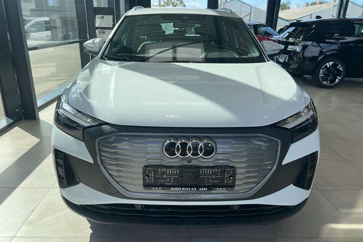 Hvid Audi Q4 fra 2023