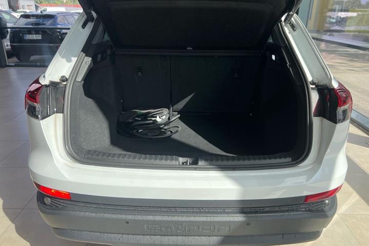 Hvid Audi Q4 fra 2023
