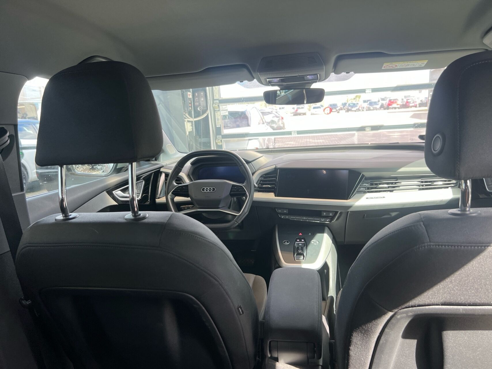 Hvid Audi Q4 fra 2023