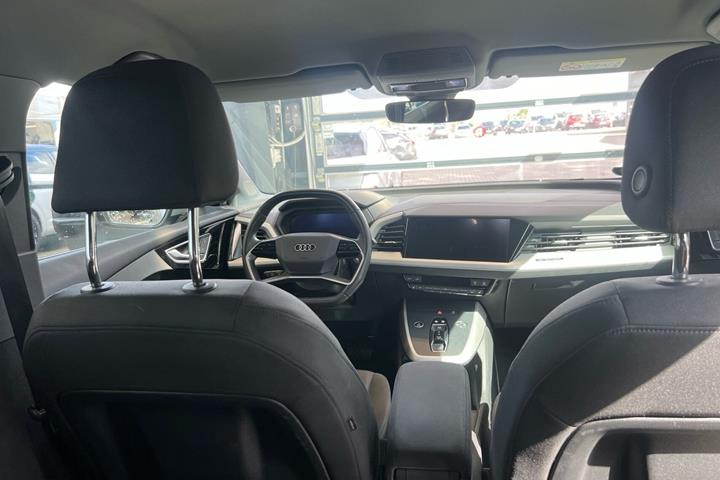 Hvid Audi Q4 fra 2023