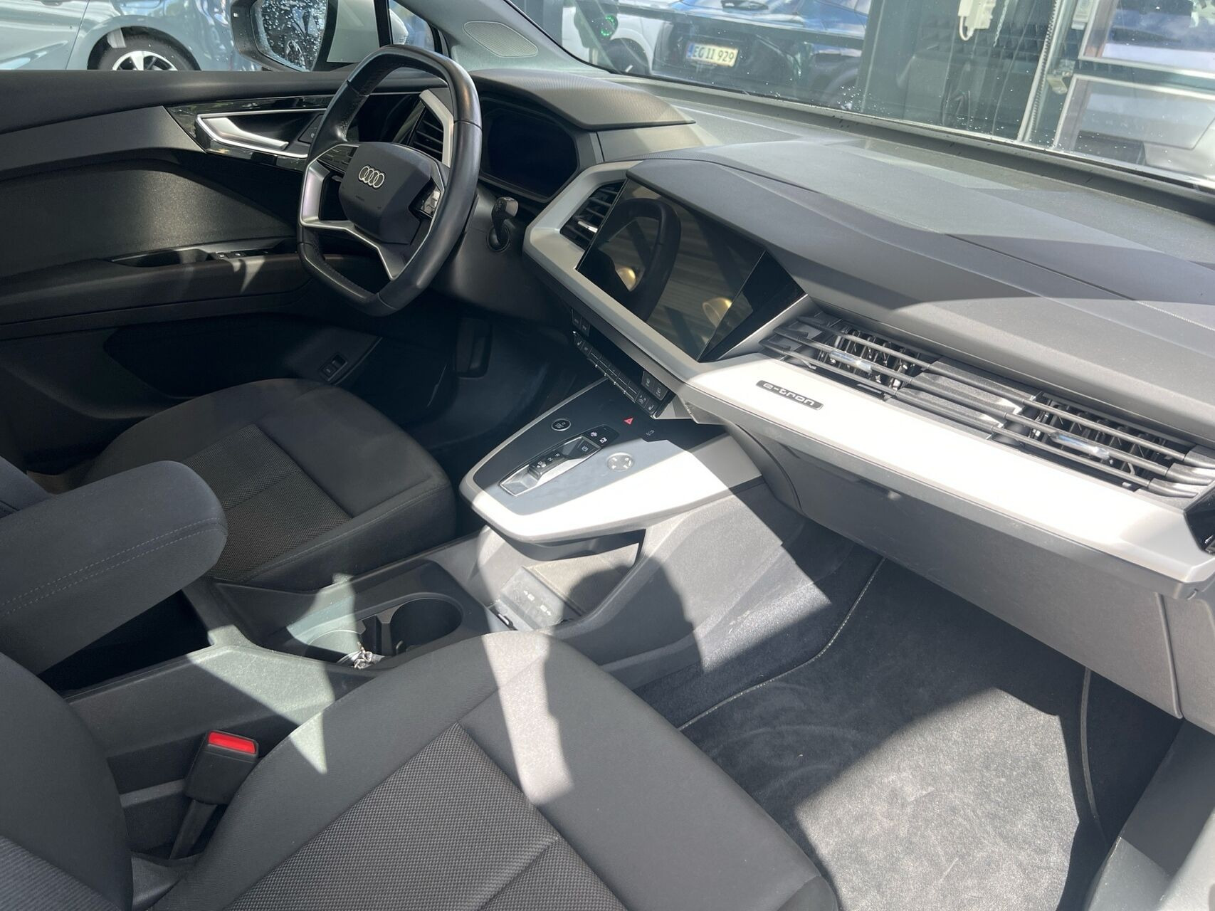 Hvid Audi Q4 fra 2023