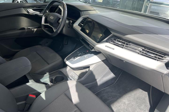 Hvid Audi Q4 fra 2023
