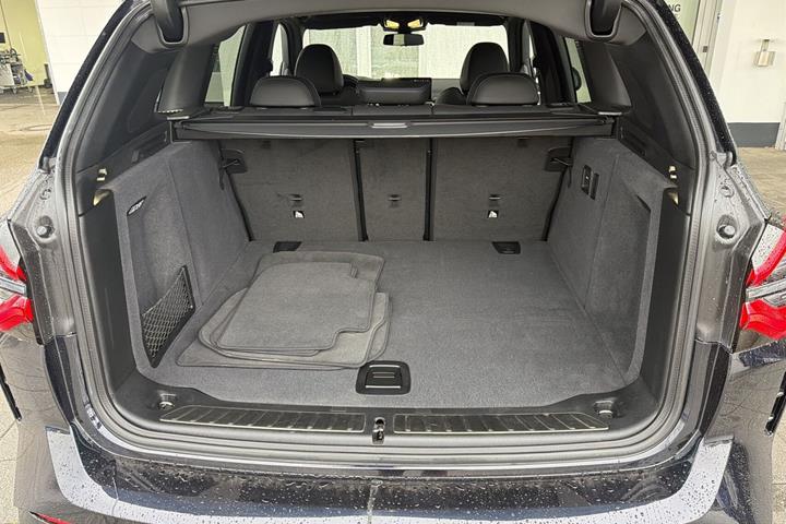 Sort BMW iX3 fra 2023