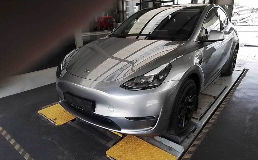 Tesla Model Y EL Long Range AWD 514HK 5d Aut.