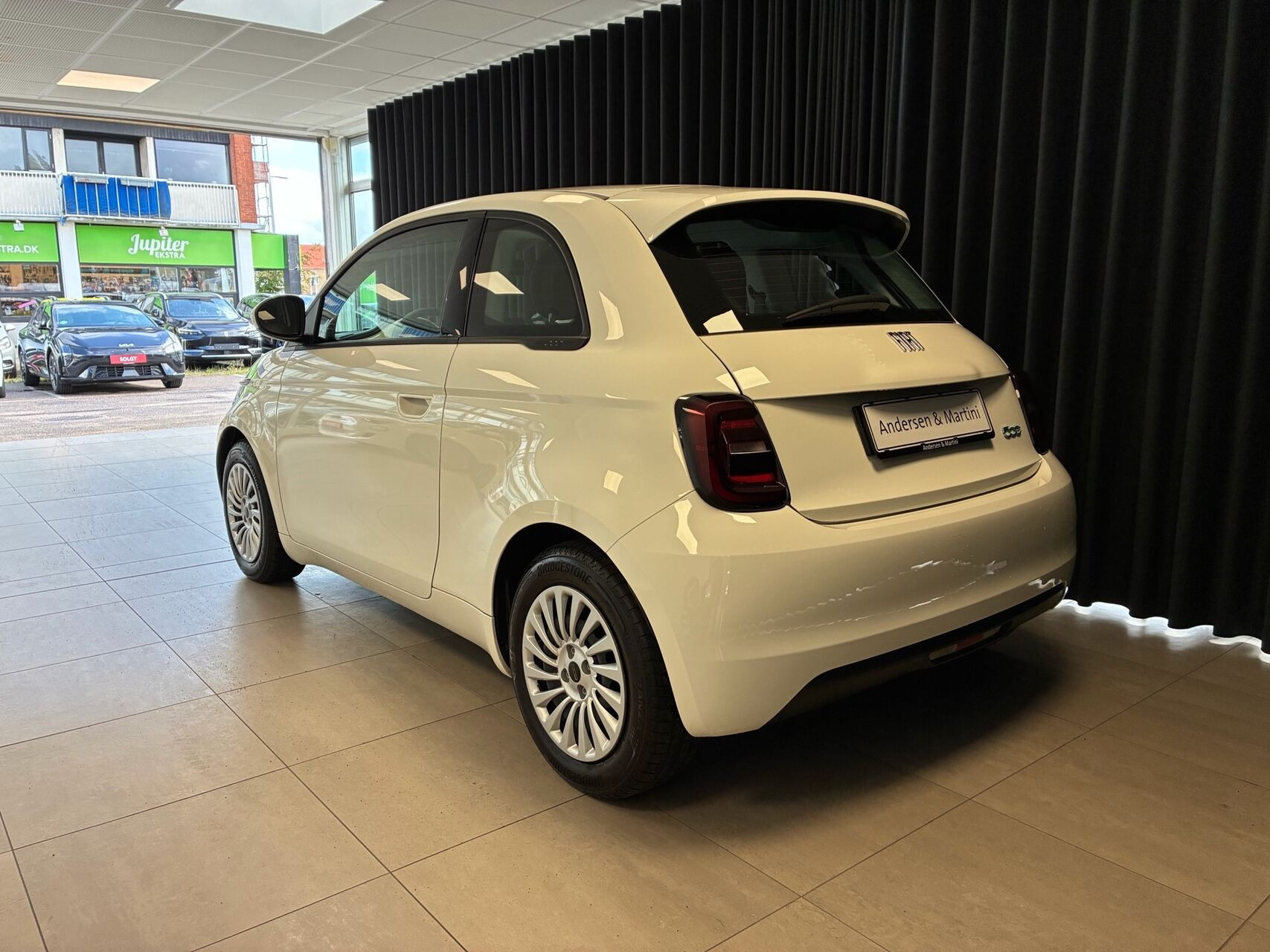Hvid Fiat 500e fra 2023