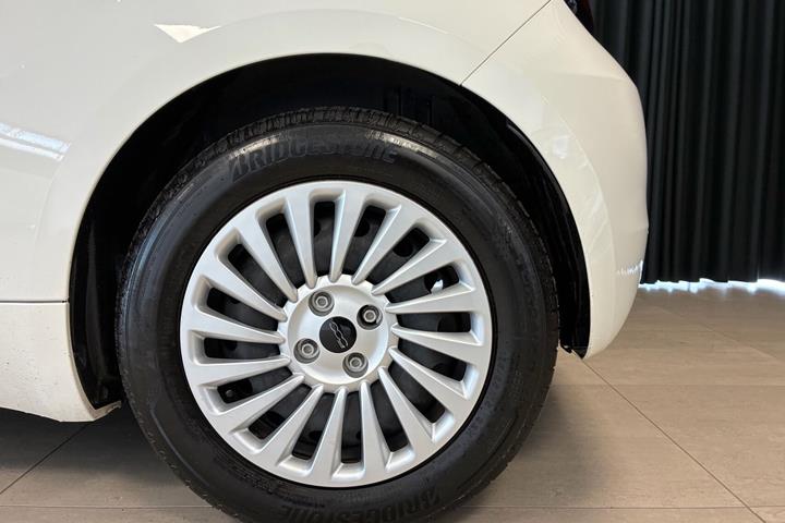 Hvid Fiat 500e fra 2023