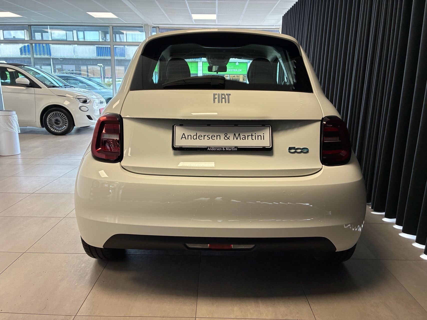 Hvid Fiat 500e fra 2023