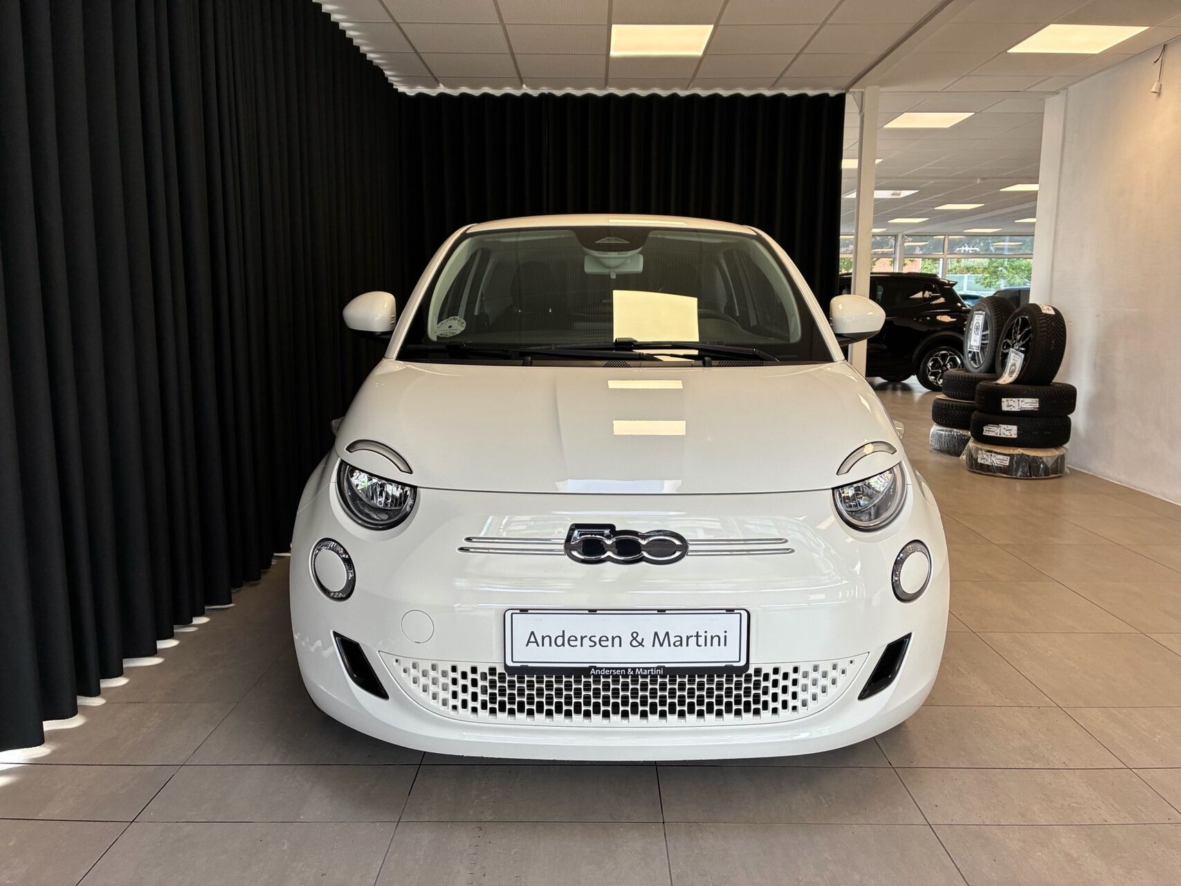 Hvid Fiat 500e fra 2023