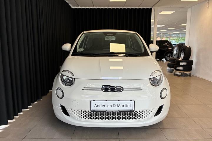 Hvid Fiat 500e fra 2023