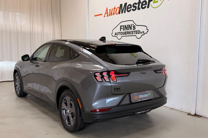 Grå Ford Mustang Mach-E fra 2023