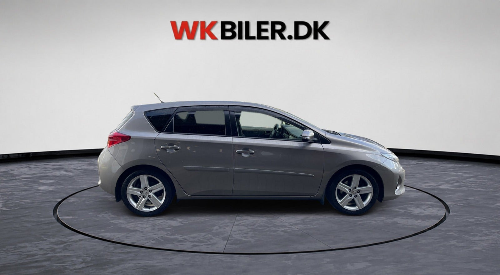 Orange Toyota Auris fra 2012