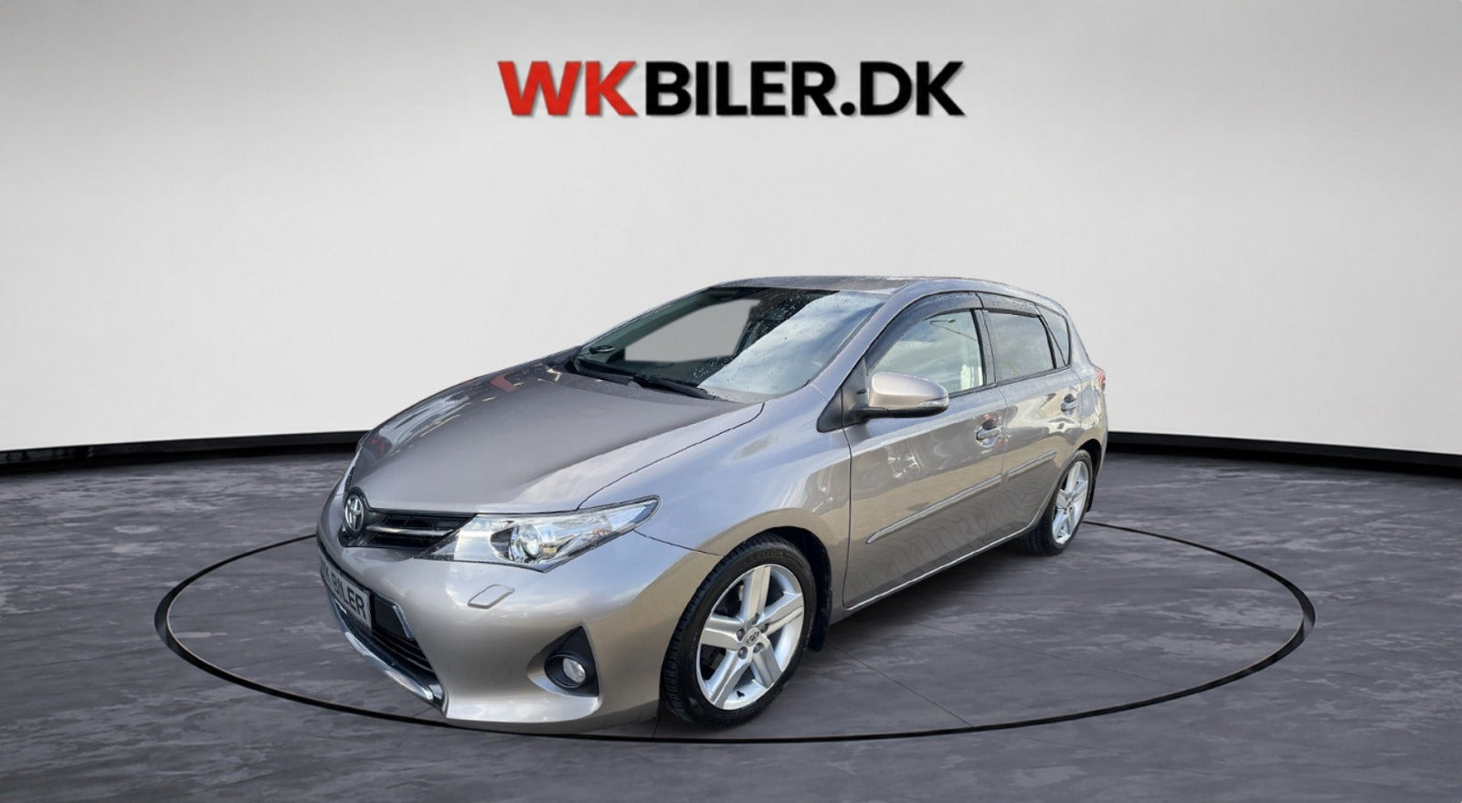 Orange Toyota Auris fra 2012