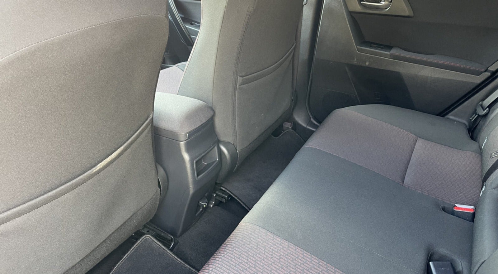 Orange Toyota Auris fra 2012