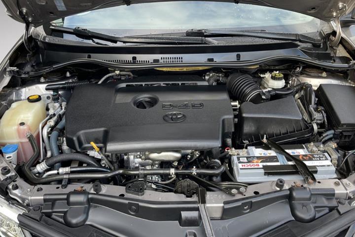 Orange Toyota Auris fra 2012