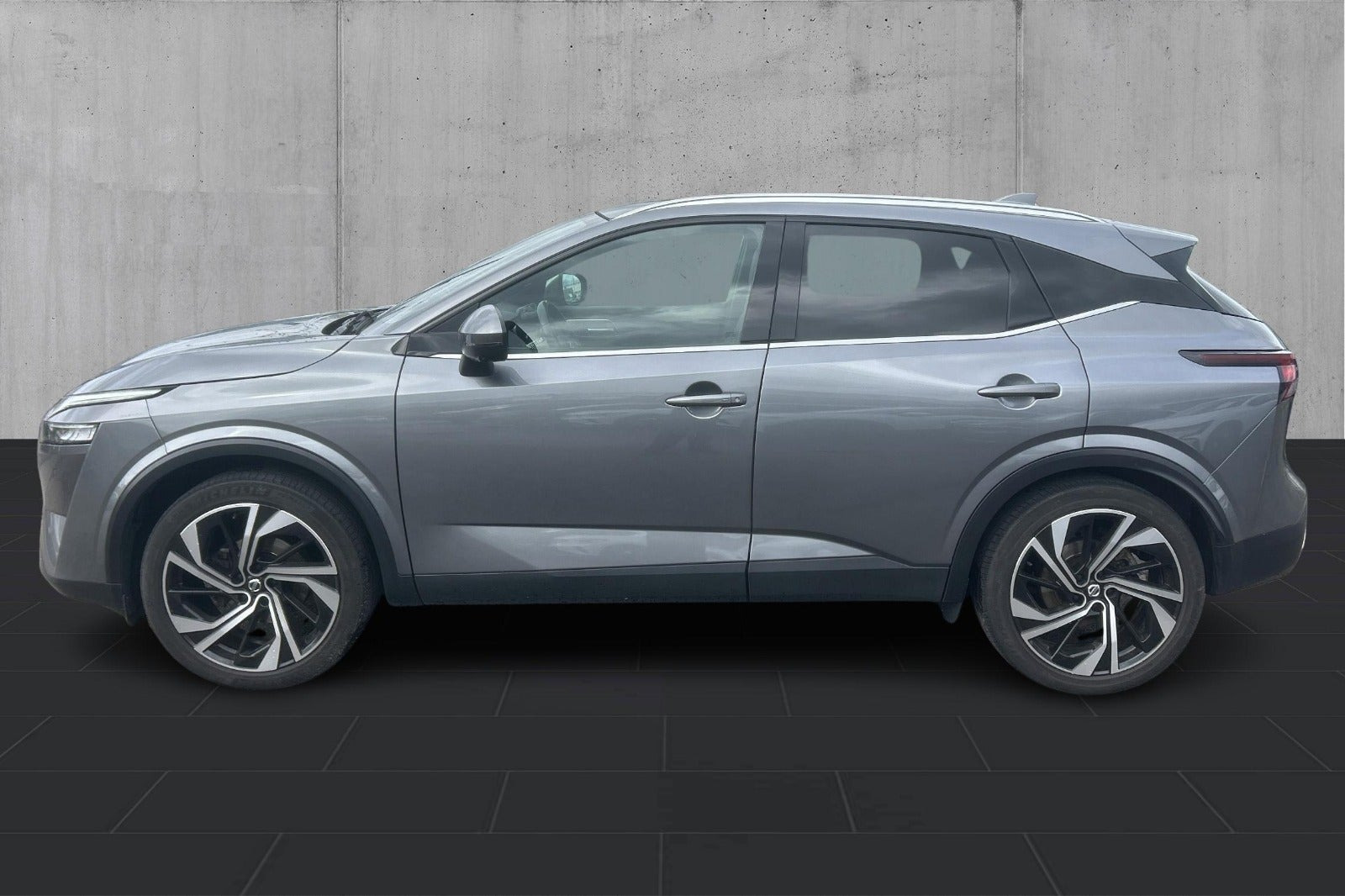 Grå Nissan Qashqai fra 2021