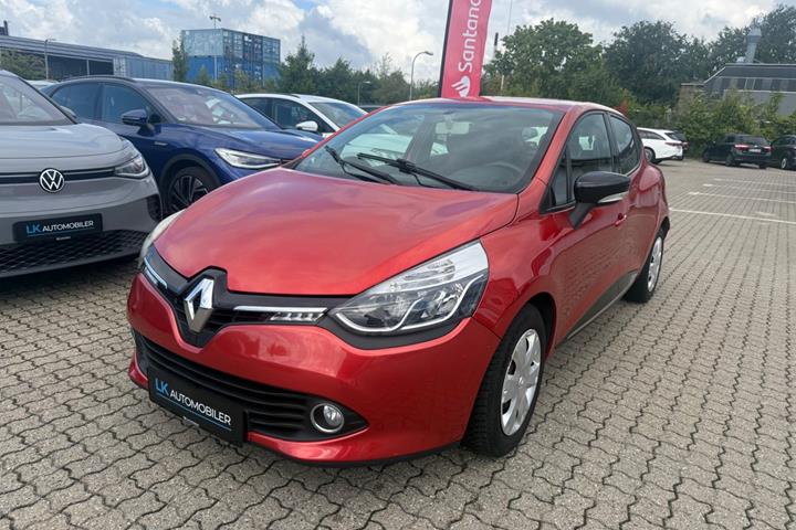 Rød Renault Clio IV fra 2013