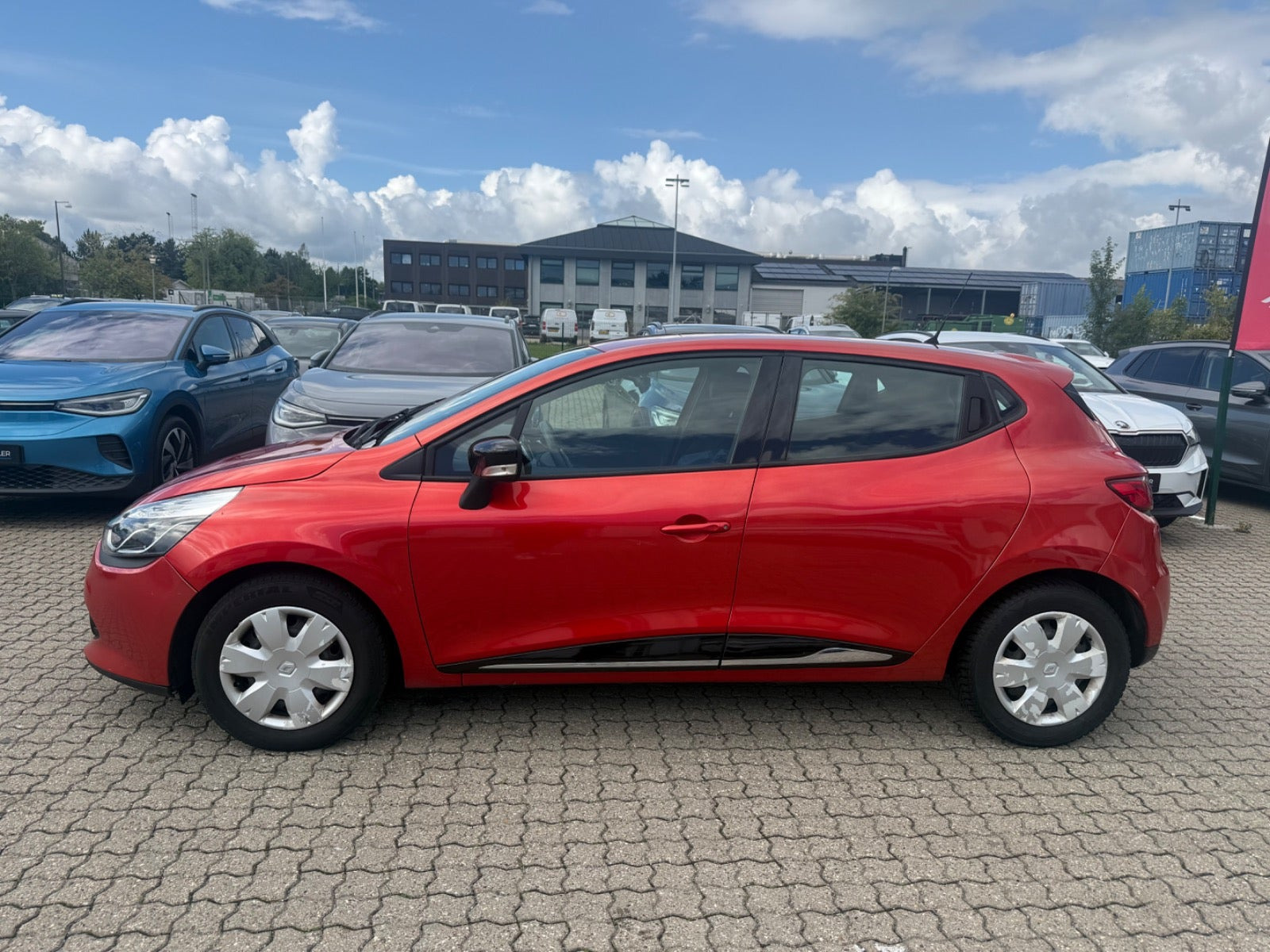 Rød Renault Clio IV fra 2013