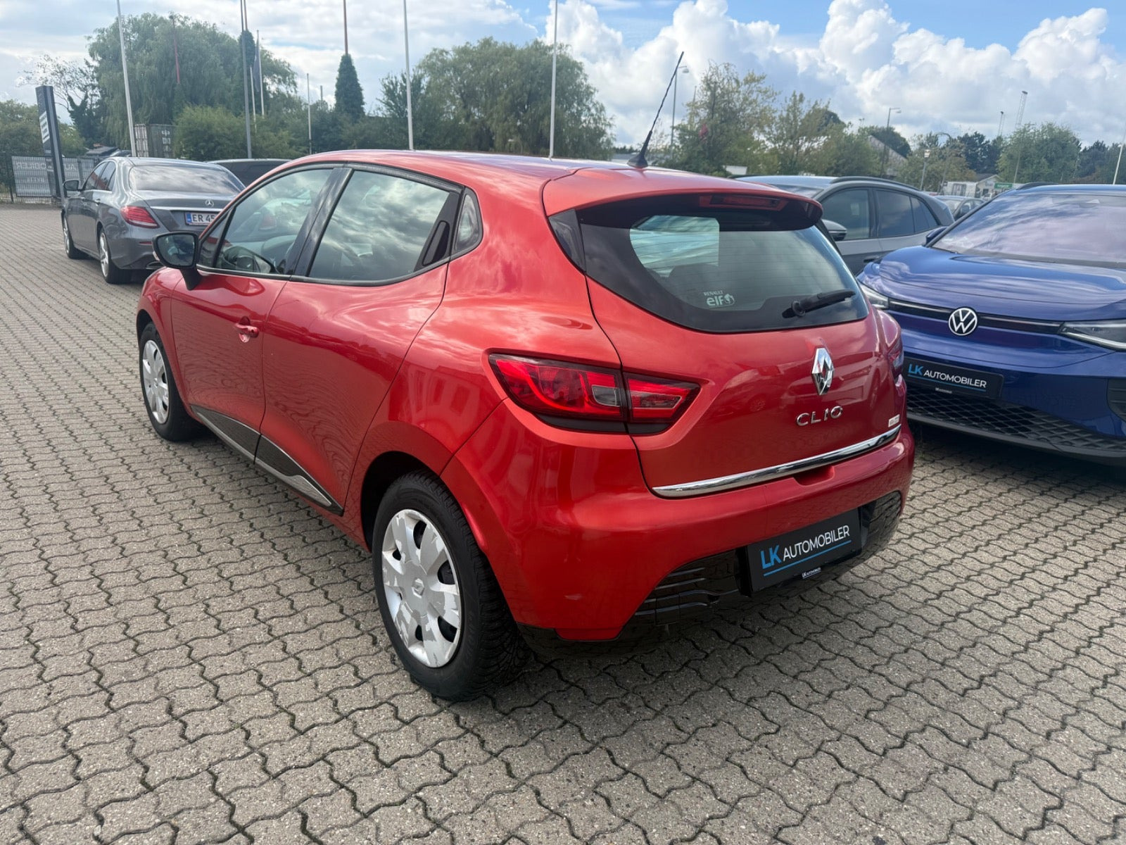 Rød Renault Clio IV fra 2013