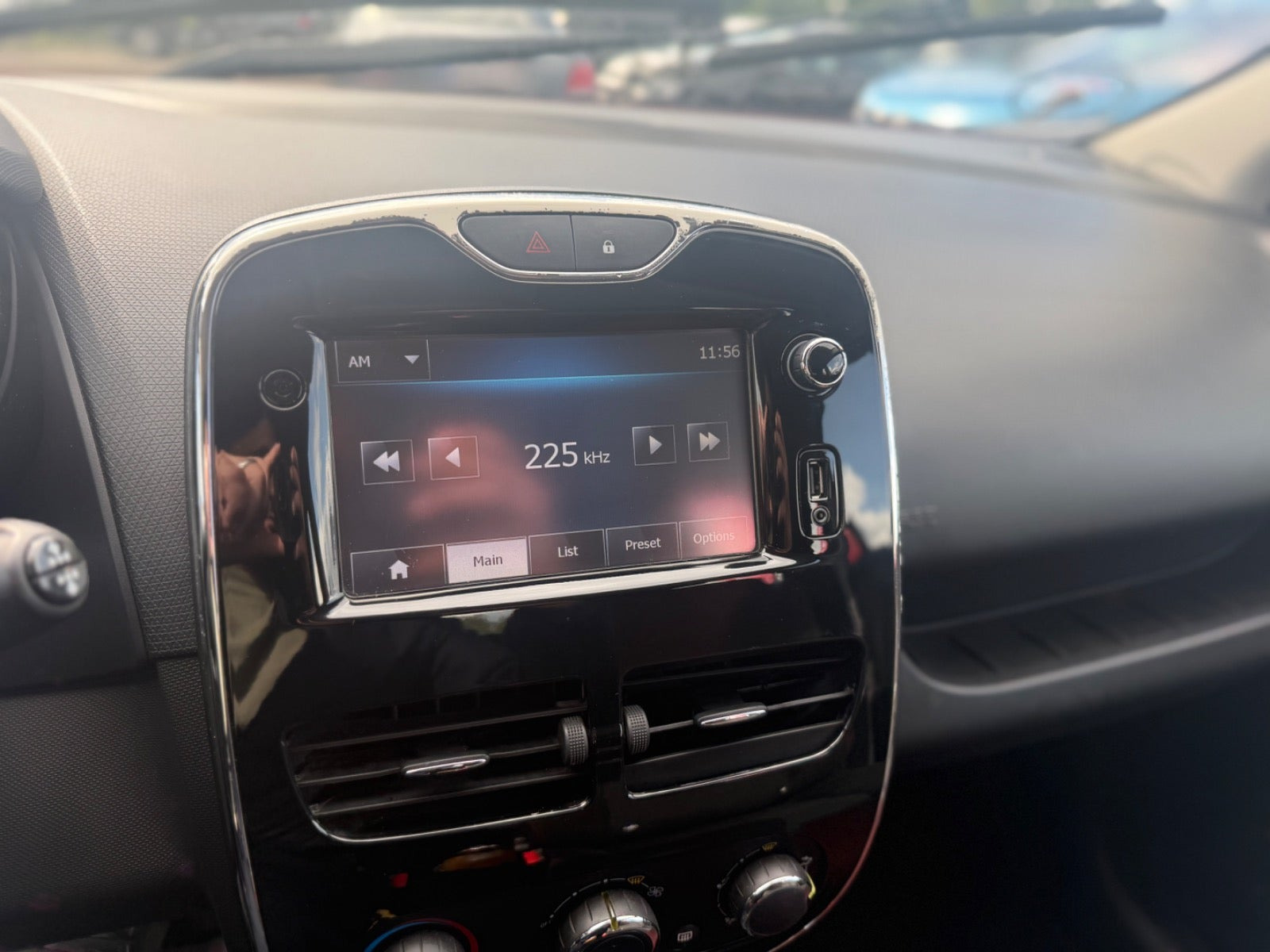 Rød Renault Clio IV fra 2013