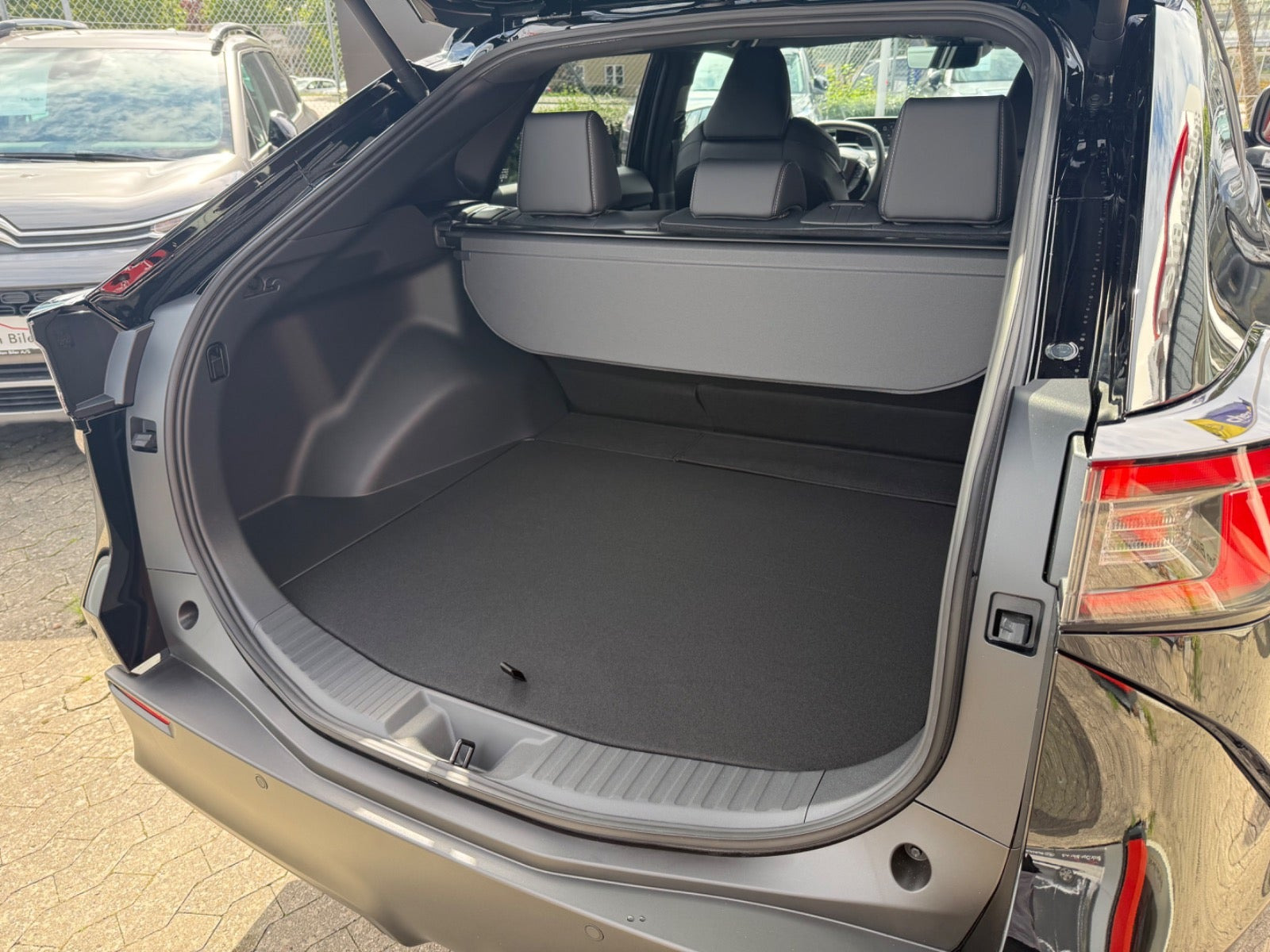 Sort Subaru Solterra fra 2026